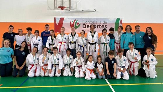 El taekwondo 'poomsae' y adaptado reúne a trescientos deportistas andaluces en Huétor Vega