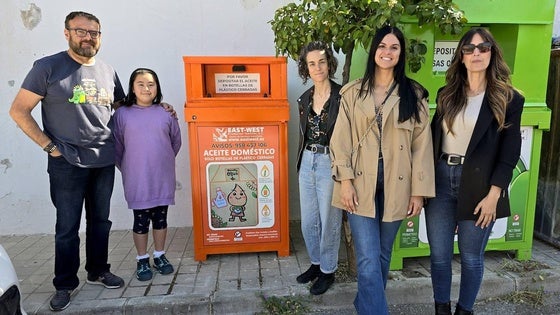 Los escolares de Huétor Vega dan ejemplo con el uso de los contenedores de reciclaje