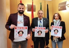 Jesús Fernández, Mario del Paso y Mayte García presentan el cartel con Mafalda como protagonista.