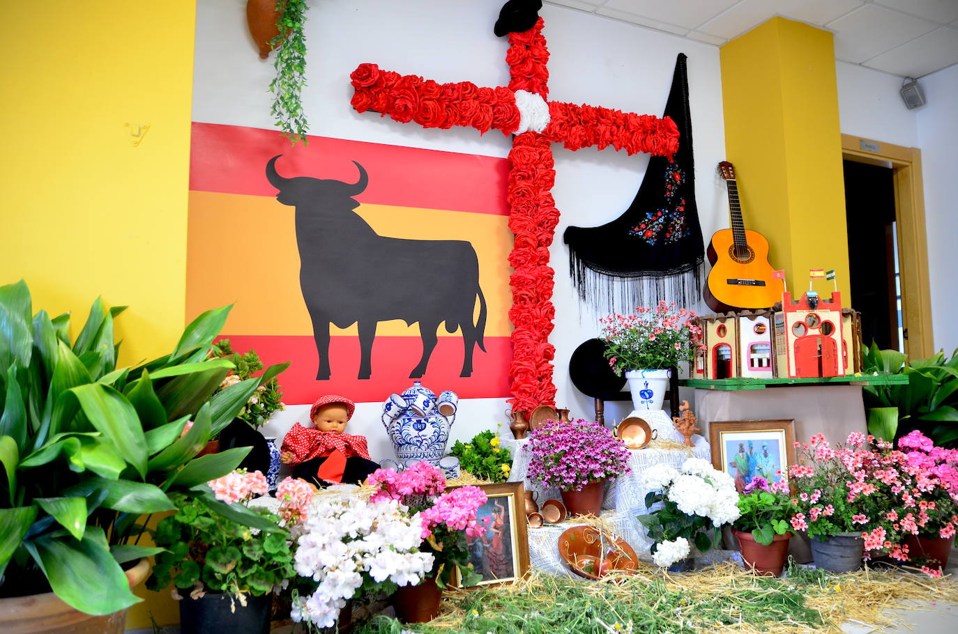 El ambiente de cruces inunda Huétor Vega