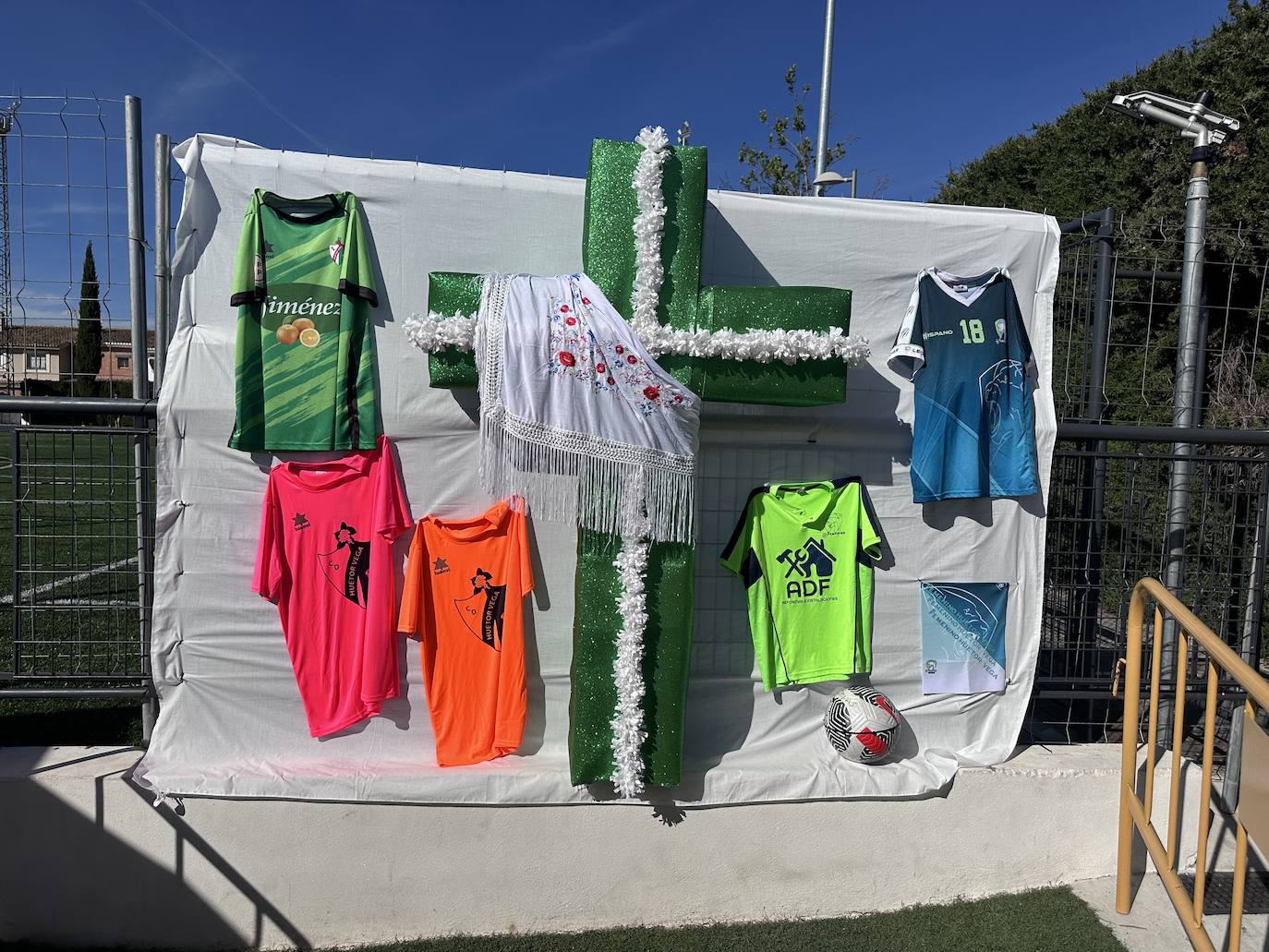 Cruz de la cantina del Polideportivo Las Viñas.