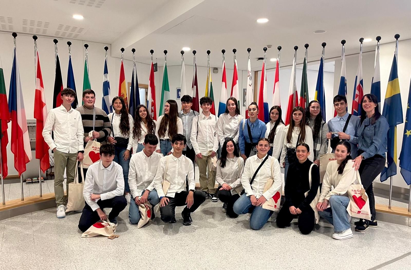 El alumnado hueteño, en la sede del Parlamento Europeo en Bruselas.