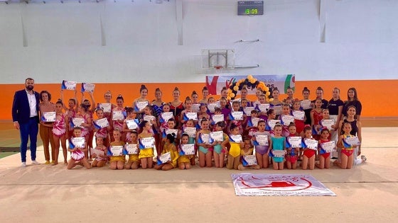 Huétor Vega reúne al futuro de la gimnasia rítmica