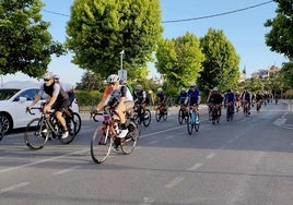 Los 800 ciclistas, a su paso por Huétor Vega.
