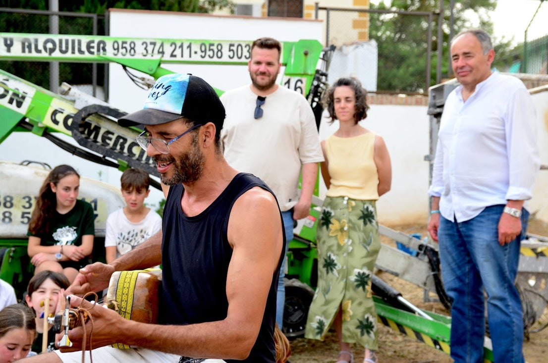 Un mural en Huétor Vega recuerda la importancia de «sembrar el futuro»