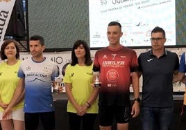 Campeones del gran premio de Ogíjares, con Correa en el centro.