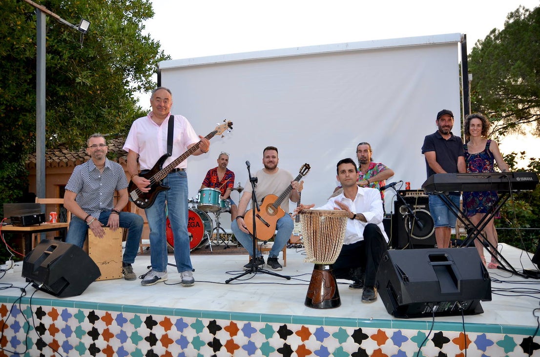 Huétor Vega abre el micro y el escenario se llena de talento