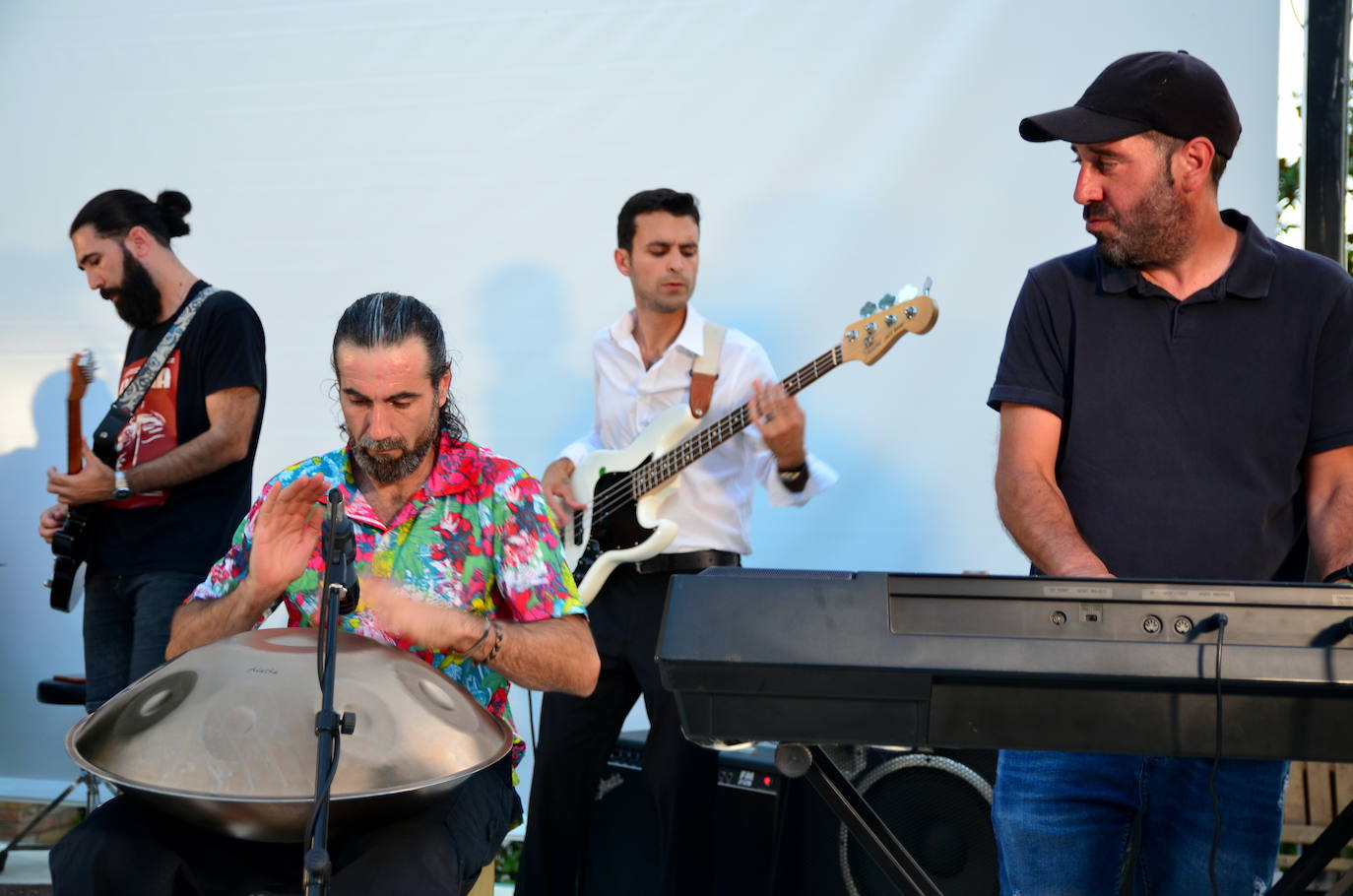 Huétor Vega abre el micro y el escenario se llena de talento