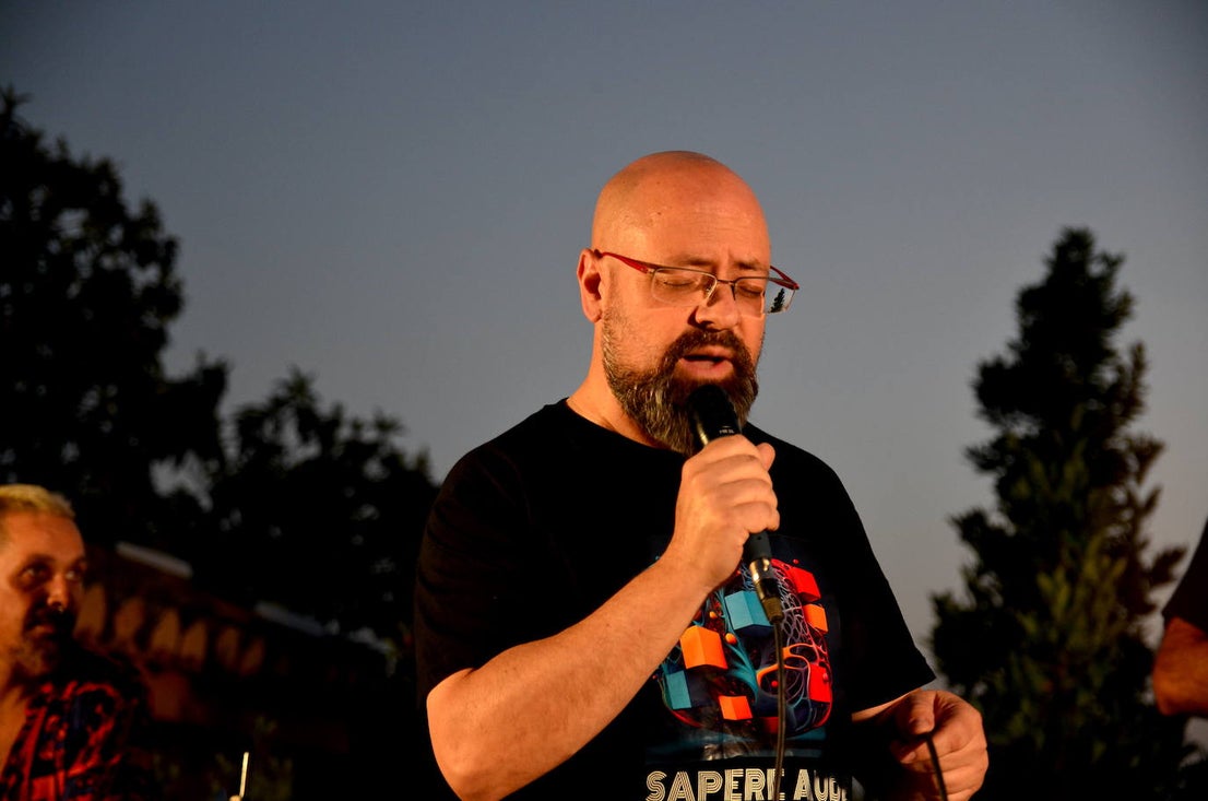 Huétor Vega abre el micro y el escenario se llena de talento