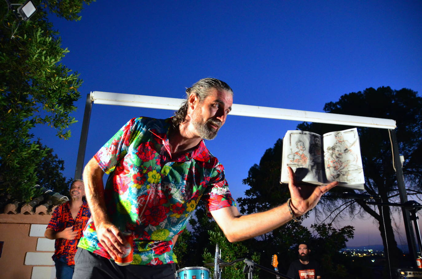 Huétor Vega abre el micro y el escenario se llena de talento