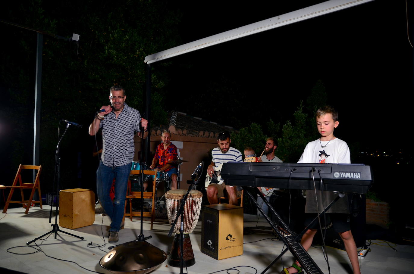 Huétor Vega abre el micro y el escenario se llena de talento