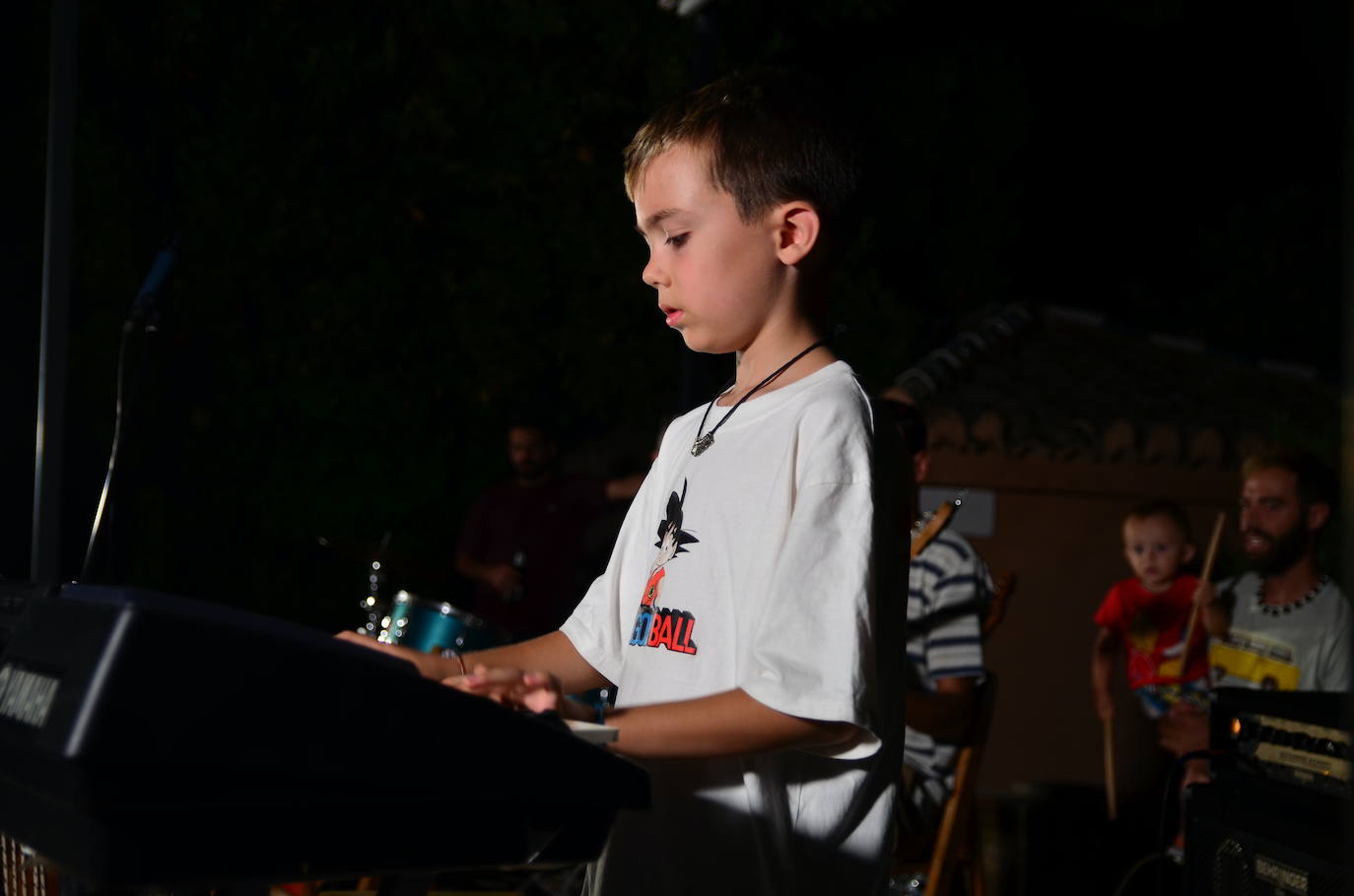 Huétor Vega abre el micro y el escenario se llena de talento