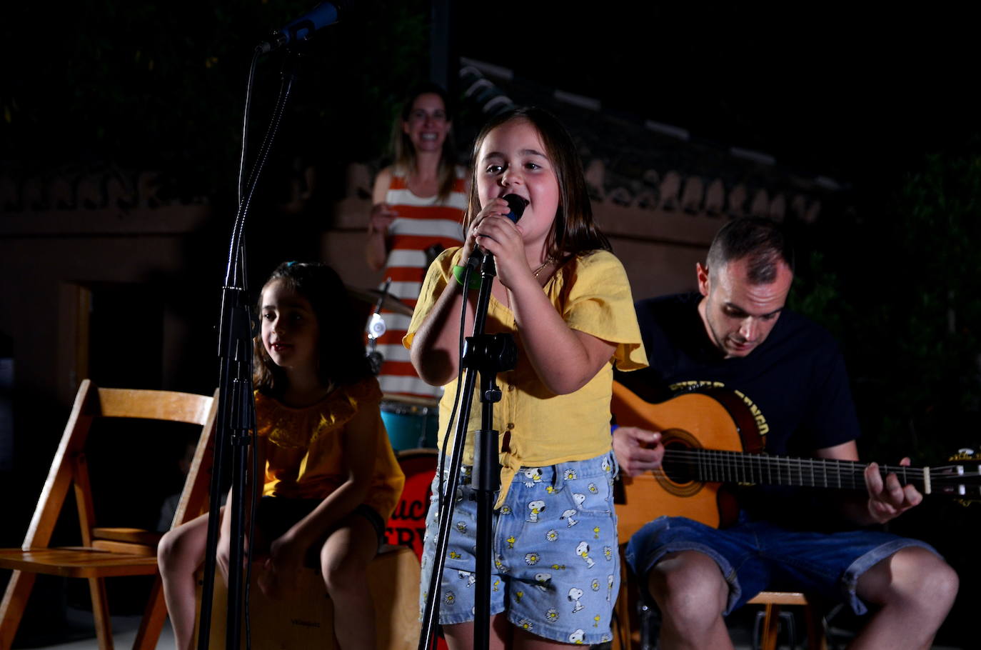 Huétor Vega abre el micro y el escenario se llena de talento