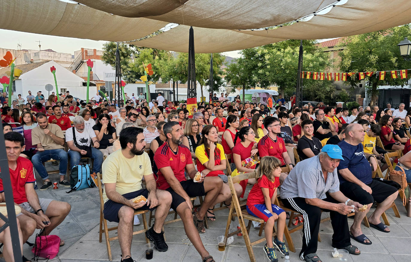 Ambiente en la Plaza Abdal Malik de Huétor Vega.