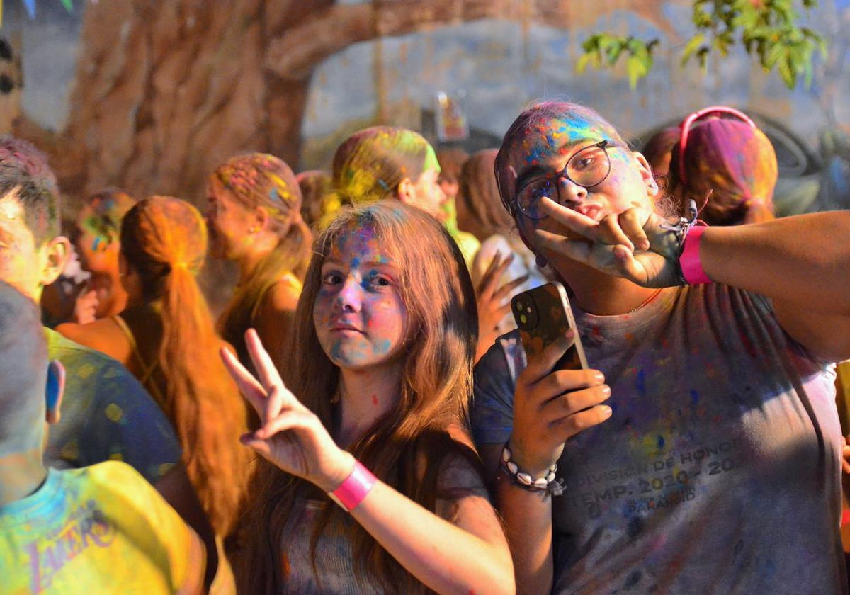 Todo es de color en la Fiesta Holi de Huétor Vega