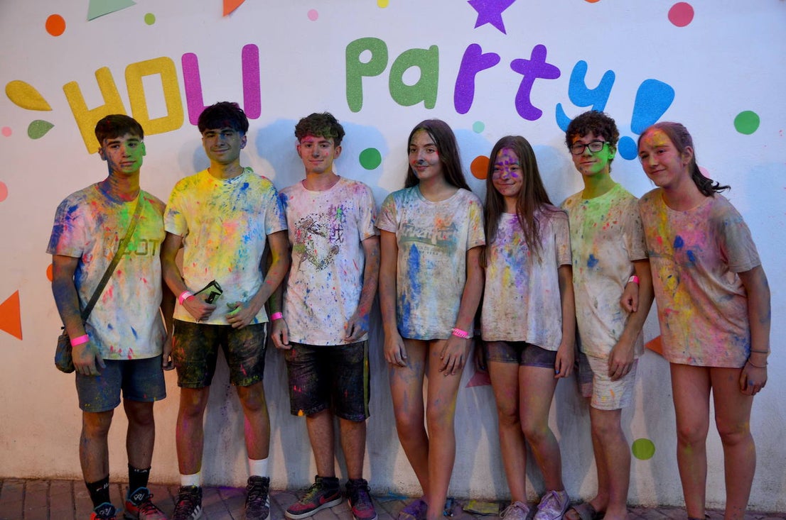Todo es de color en la Fiesta Holi de Huétor Vega