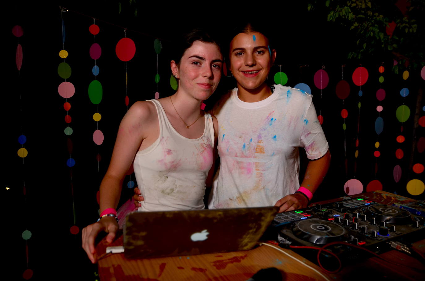 Todo es de color en la Fiesta Holi de Huétor Vega