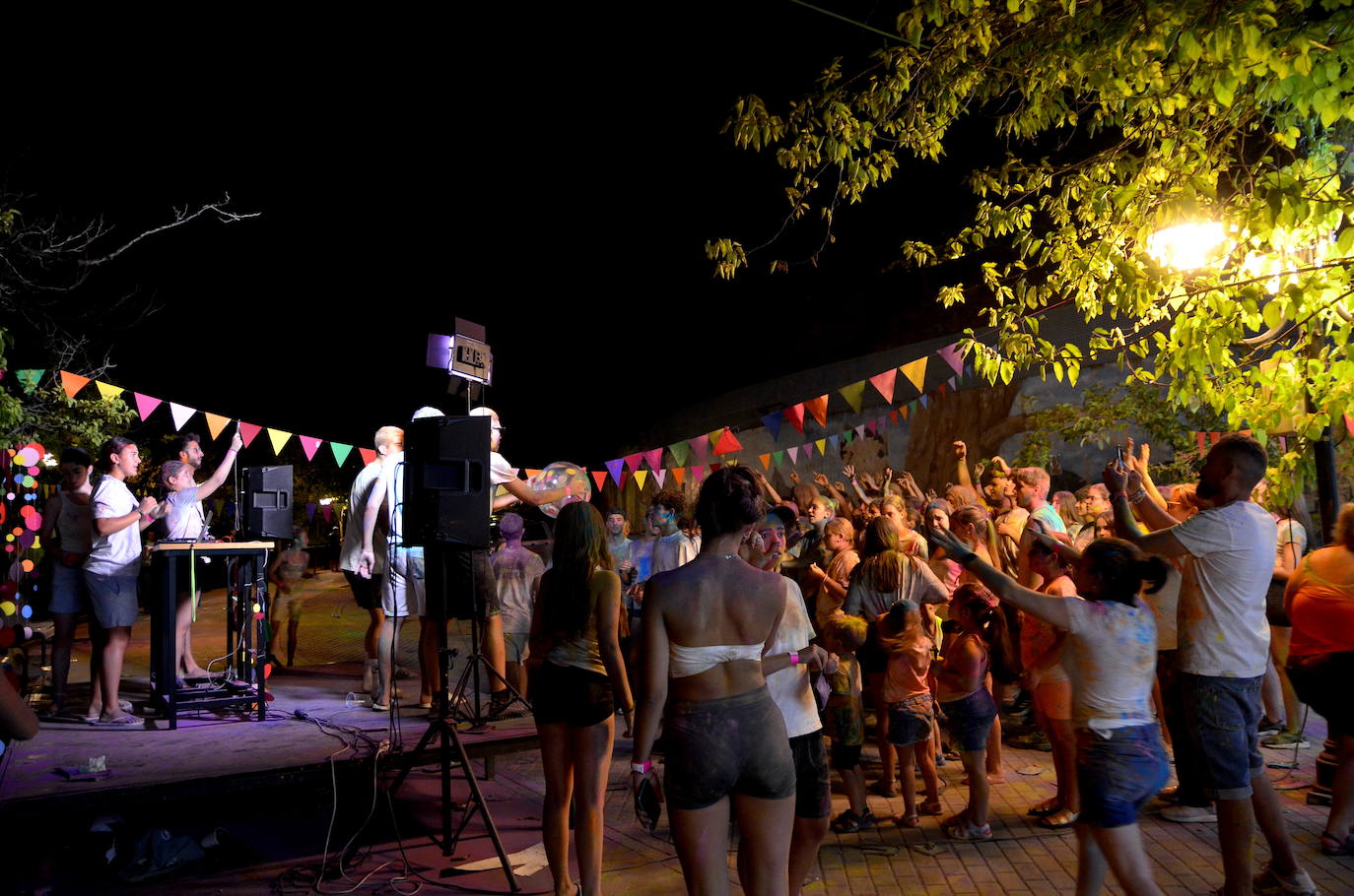 Todo es de color en la Fiesta Holi de Huétor Vega