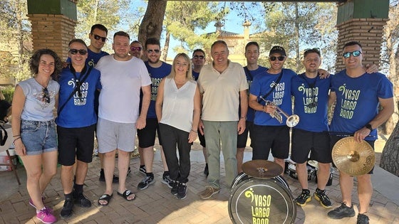 Desayuno popular y charanga en el Parque de los Pinos de Huétor Vega