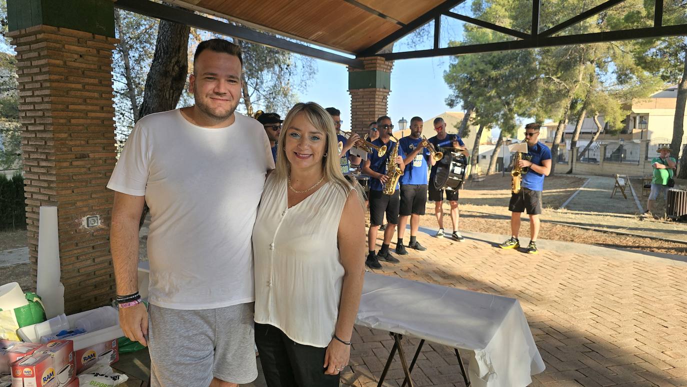 Desayuno popular en el Parque de los Pinos de Huétor Vega.