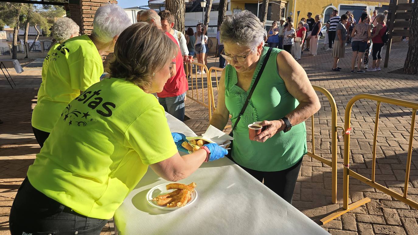 Desayuno popular en el Parque de los Pinos de Huétor Vega.