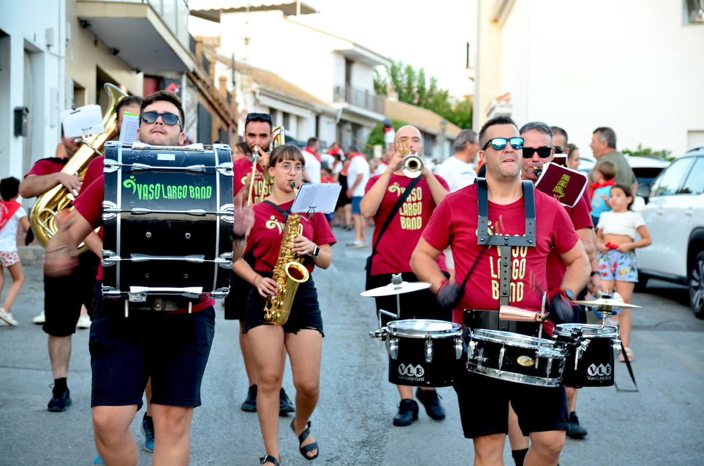 Huétor Vega vibra con su particular encierro de 'toros'