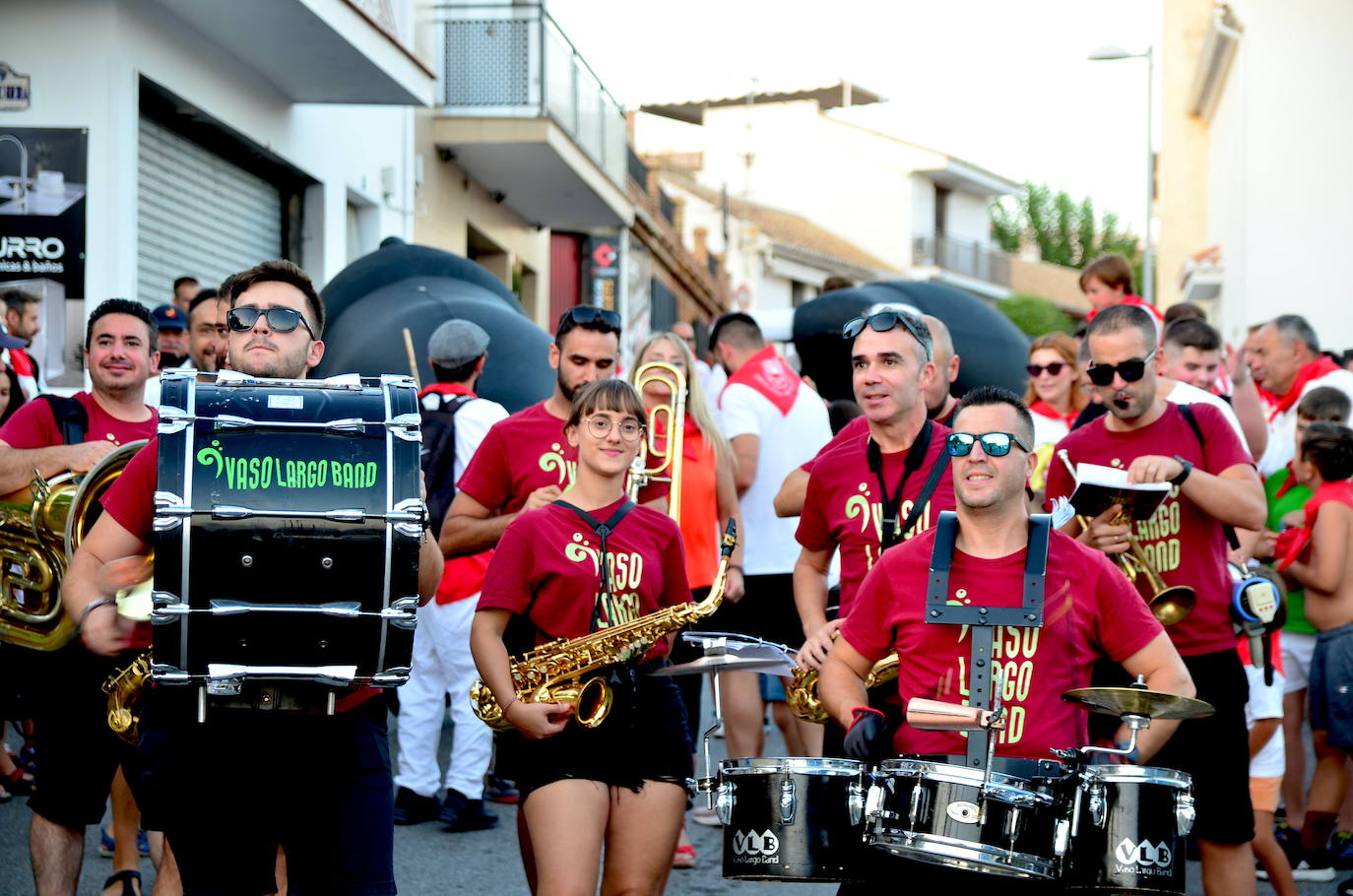 Huétor Vega vibra con su particular encierro de 'toros'