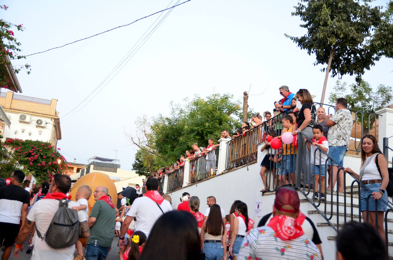 Huétor Vega vibra con su particular encierro de 'toros'