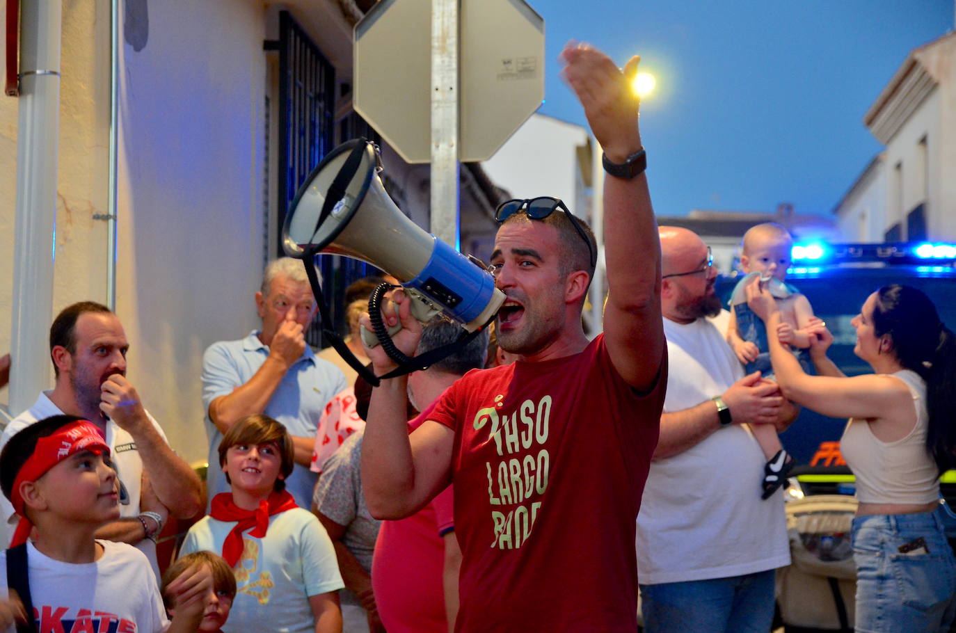 Huétor Vega vibra con su particular encierro de 'toros'