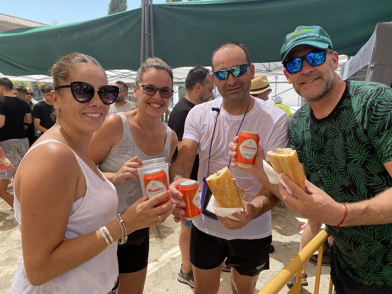 La fiesta del agua y la espuma refresca Huétor Vega
