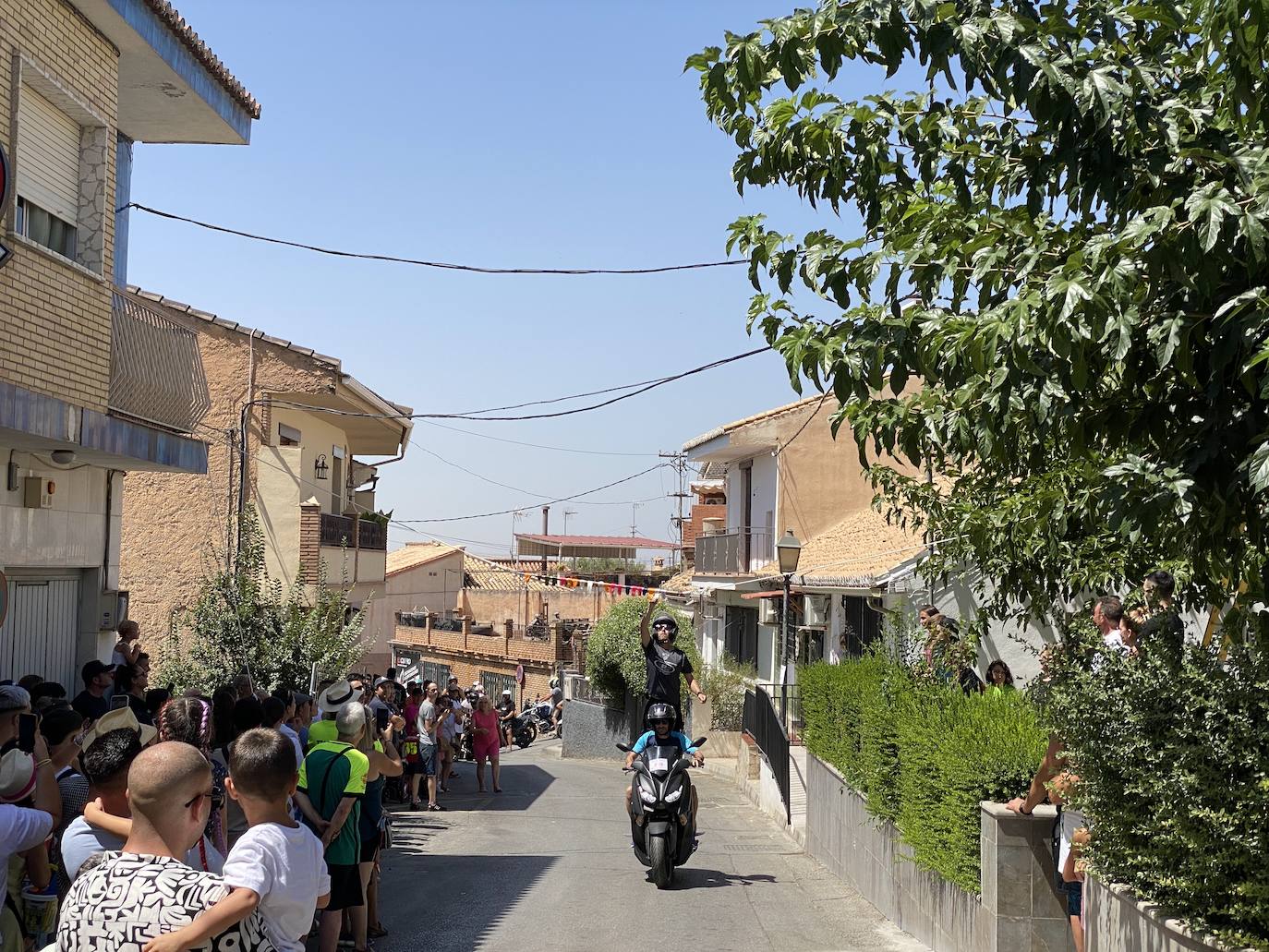 La fiesta del agua y la espuma refresca Huétor Vega