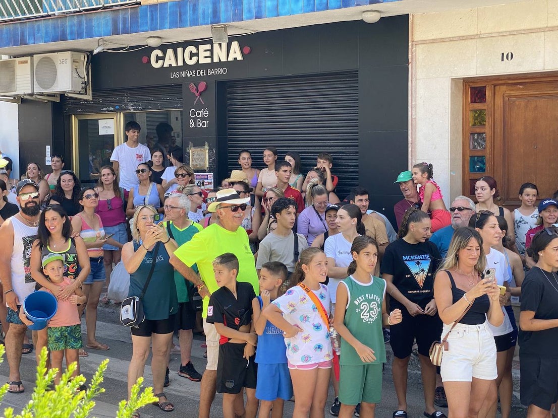 La fiesta del agua y la espuma refresca Huétor Vega