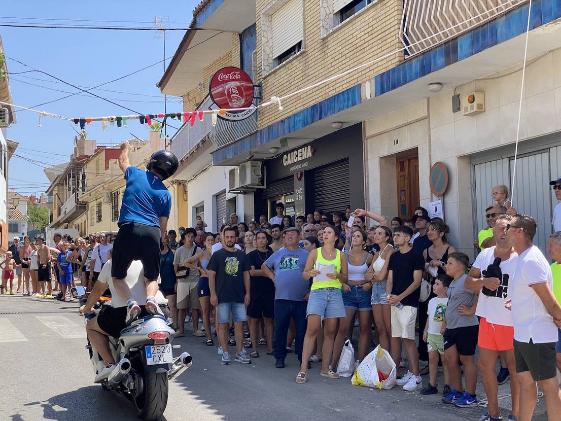 La fiesta del agua y la espuma refresca Huétor Vega