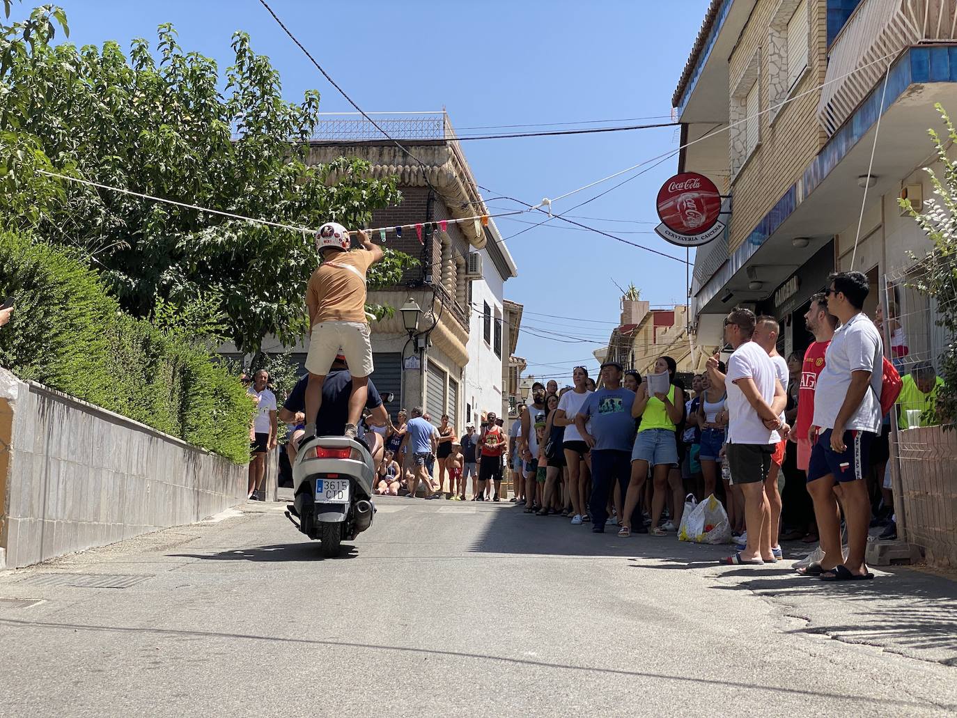 La fiesta del agua y la espuma refresca Huétor Vega