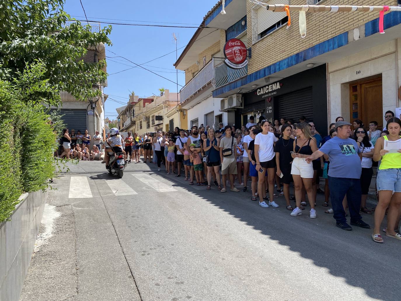 La fiesta del agua y la espuma refresca Huétor Vega