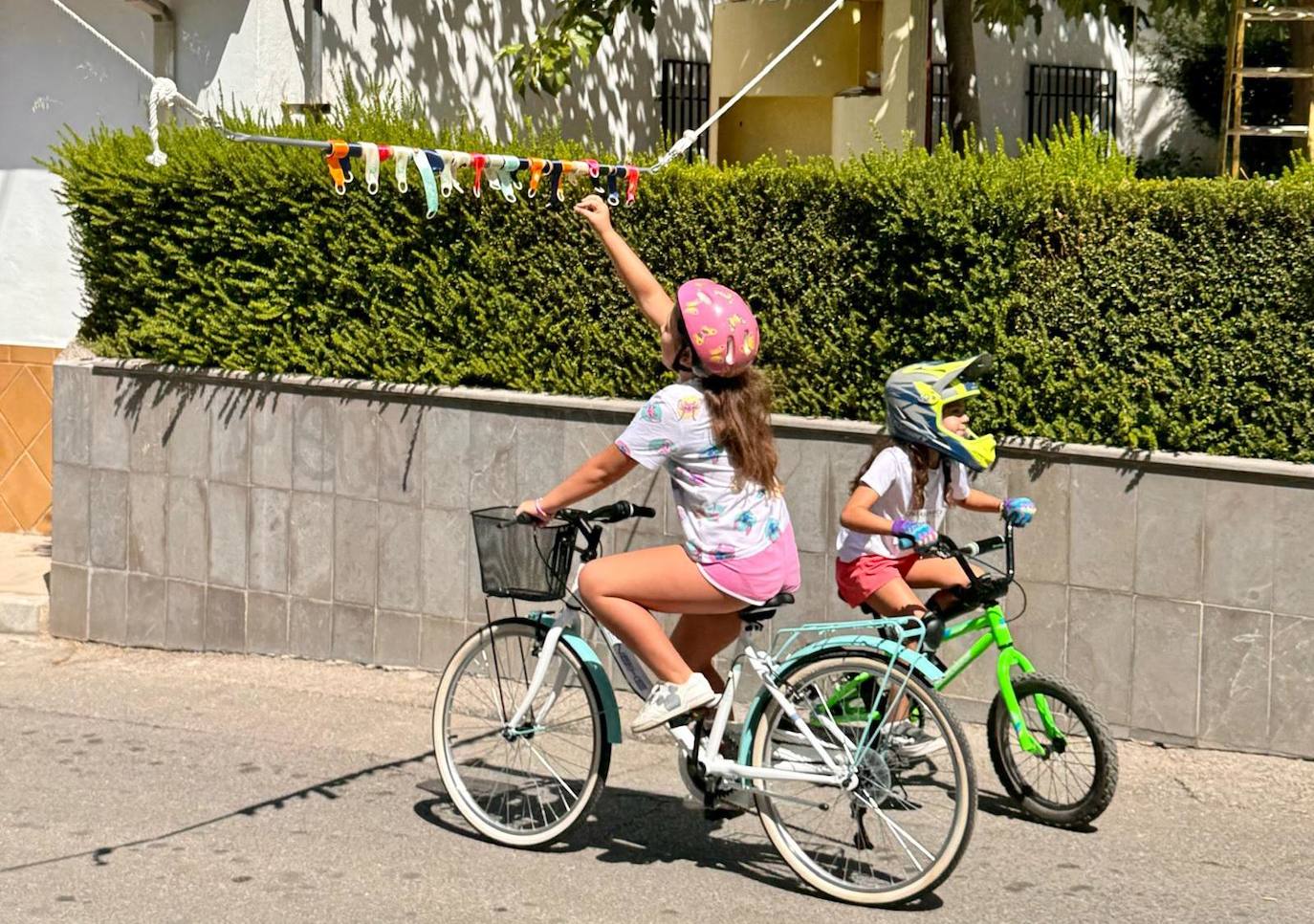 La fiesta del agua y la espuma refresca Huétor Vega
