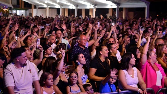 El ferial de Huétor Vega brinda y perrea
