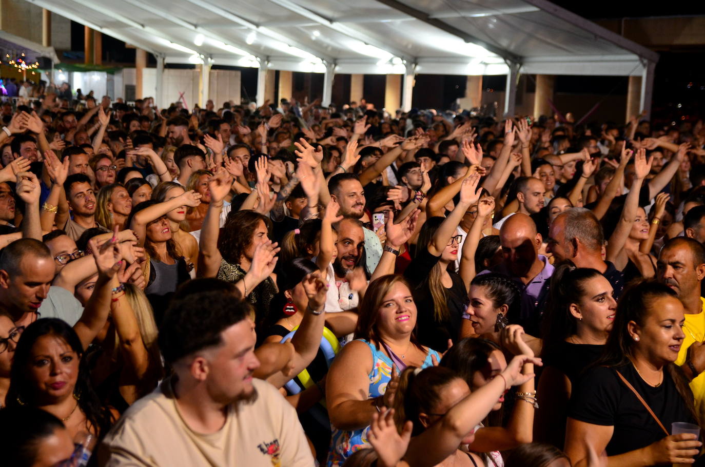 El ferial de Huétor Vega brinda y perrea