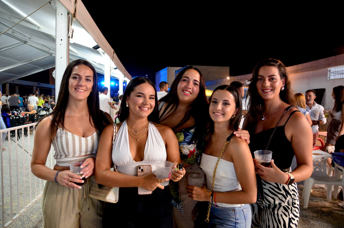 El ferial de Huétor Vega brinda y perrea