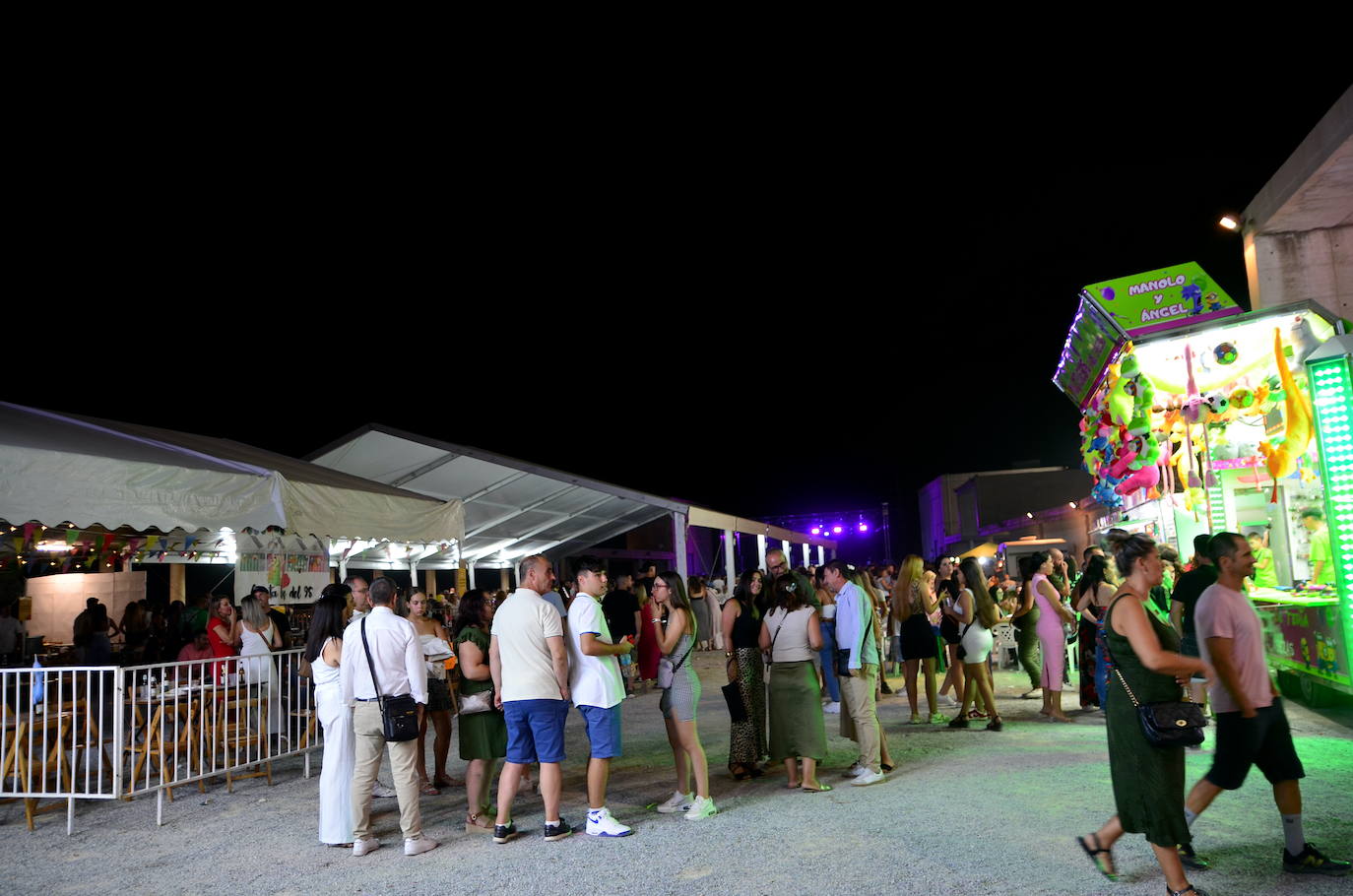 El ferial de Huétor Vega brinda y perrea