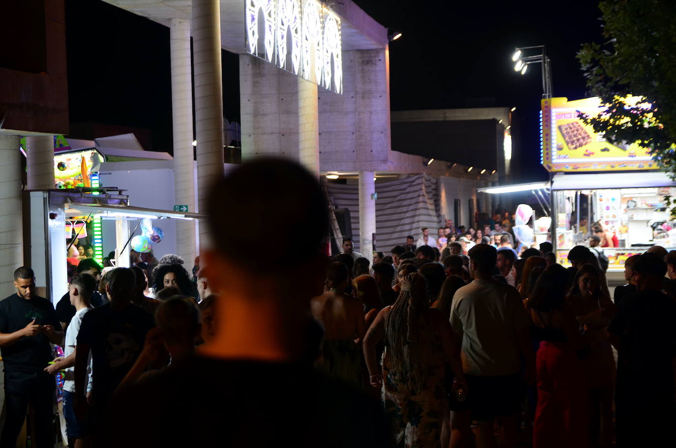 El ferial de Huétor Vega brinda y perrea