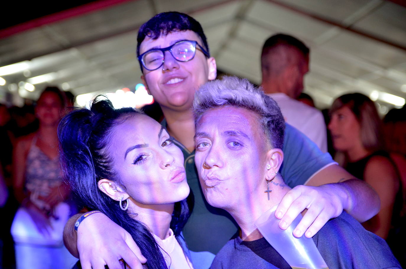 El ferial de Huétor Vega brinda y perrea