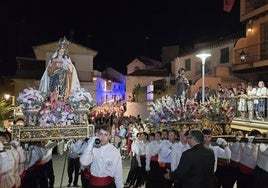 Procesión en honor a la Virgen del Rosario y San Roque.