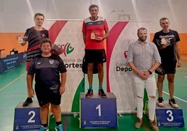 Podio de veteranos en el Torneo San Roque de Huétor Vega.