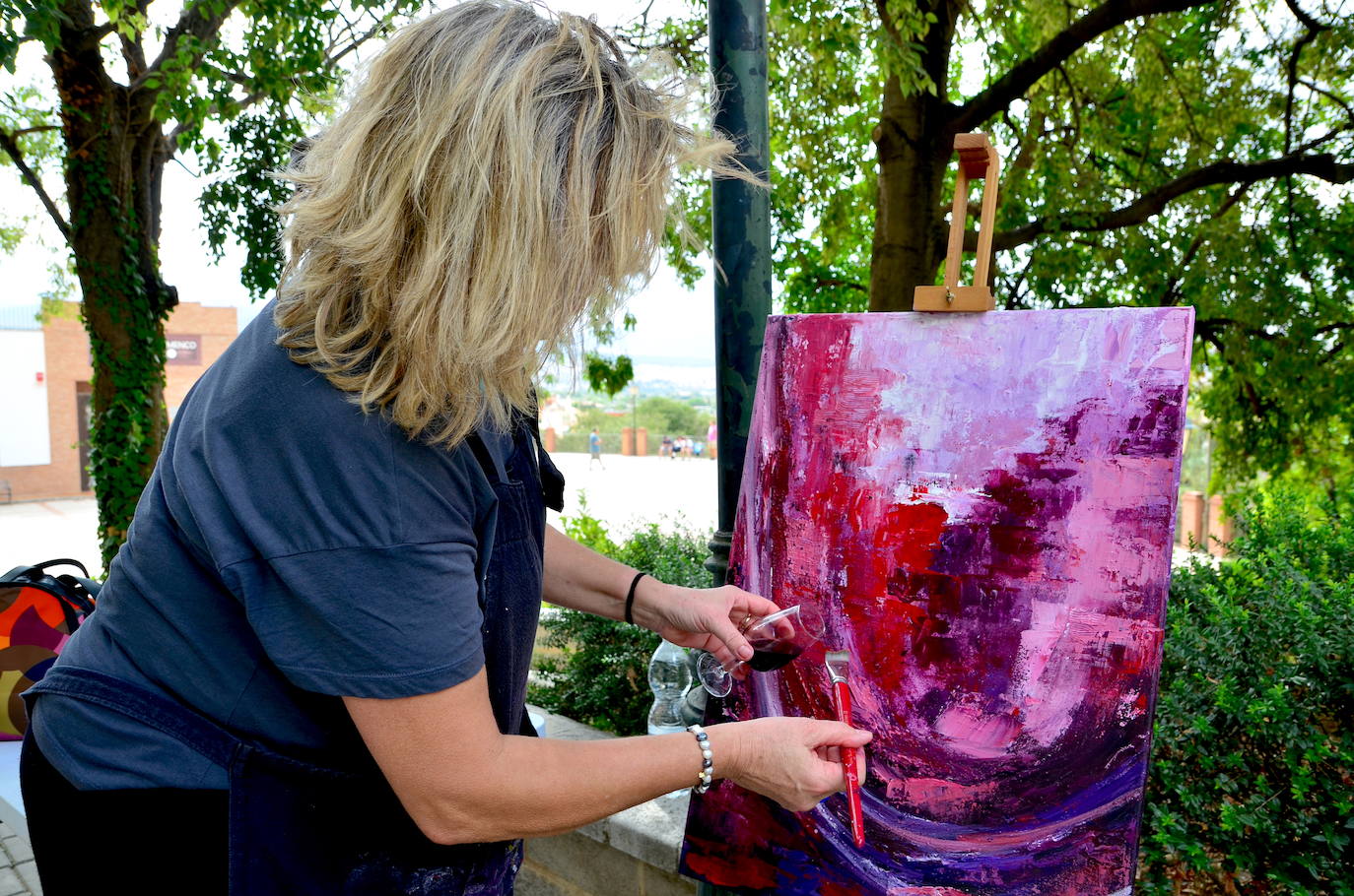 Así ha sido la quinta edición del concurso de pintura rápida abstracta de Huétor Vega