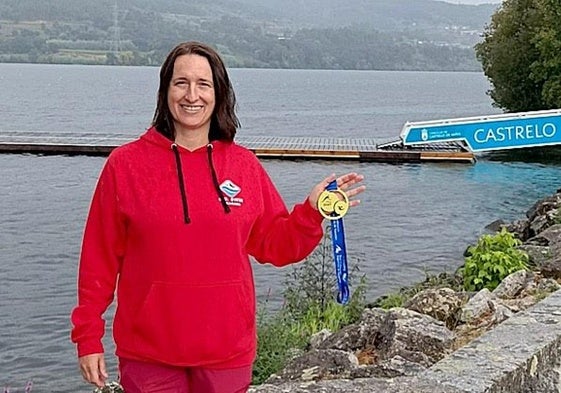 Lida Calvente, con su medalla en Orense.