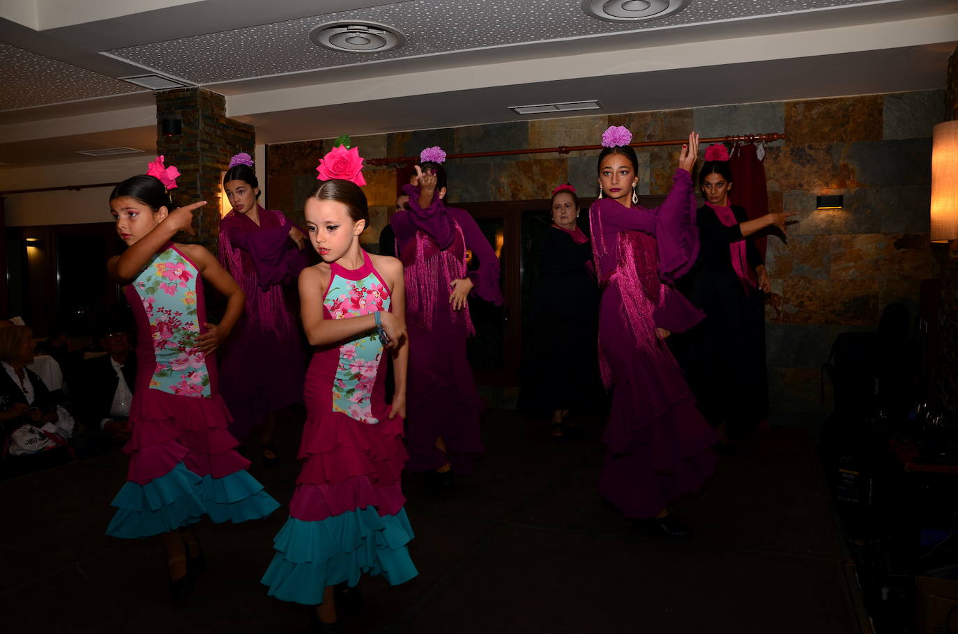 Cena, baile y canción de autor en San Miguel de Huétor Vega