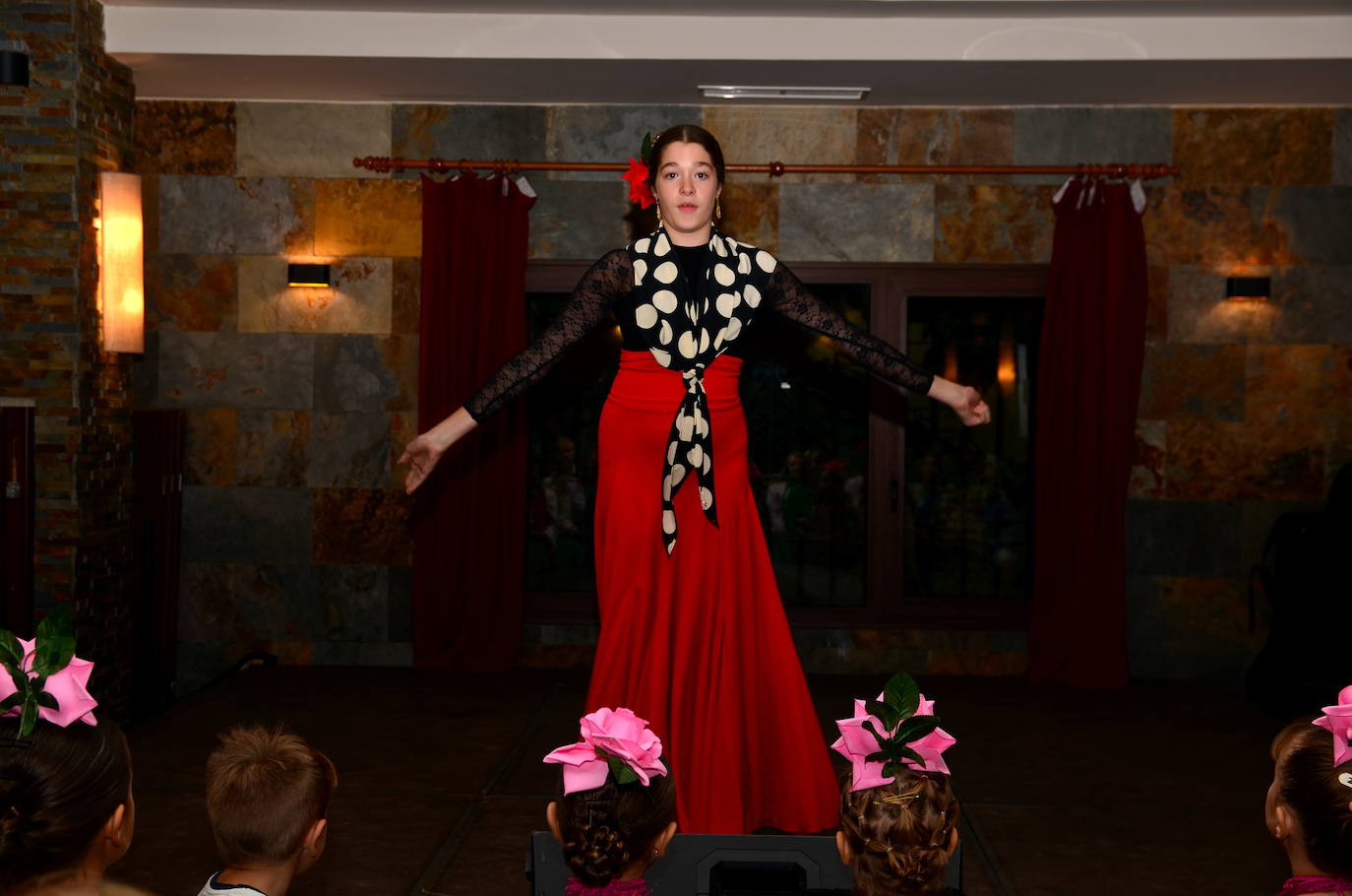 Cena, baile y canción de autor en San Miguel de Huétor Vega