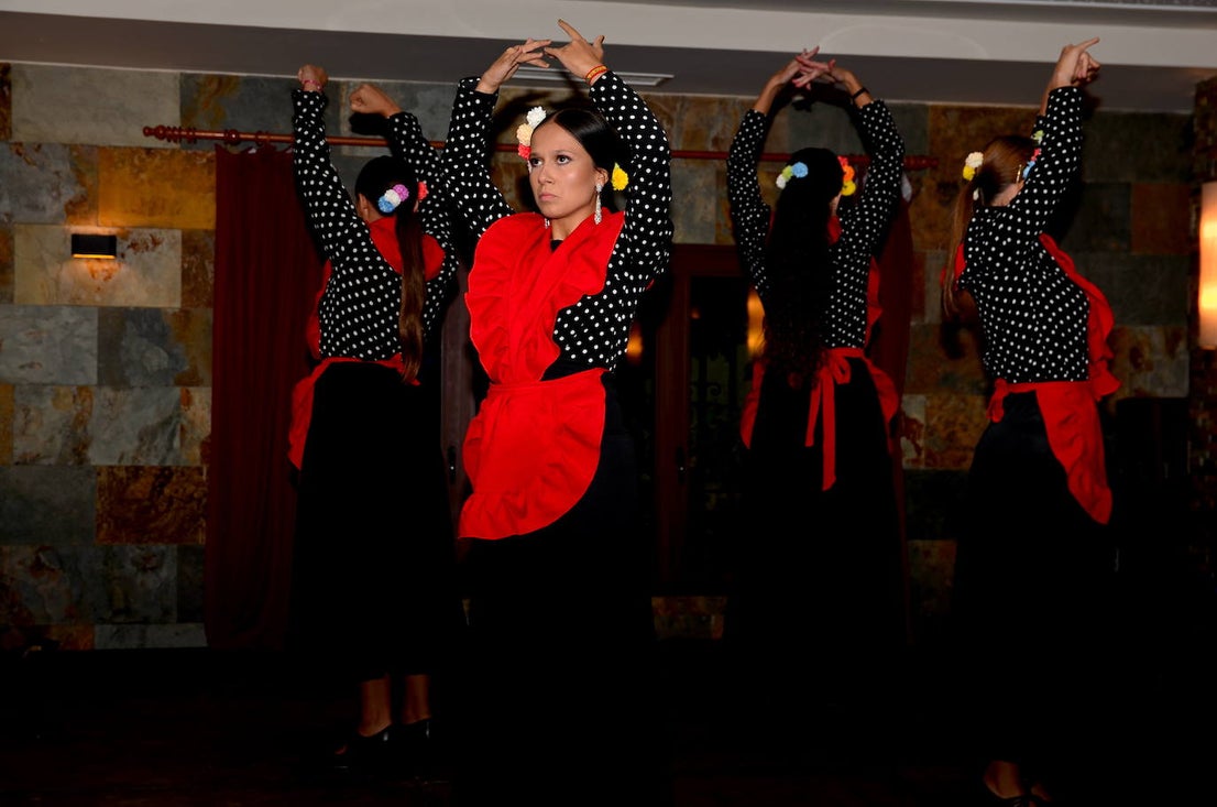 Cena, baile y canción de autor en San Miguel de Huétor Vega