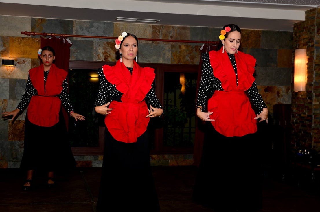 Cena, baile y canción de autor en San Miguel de Huétor Vega